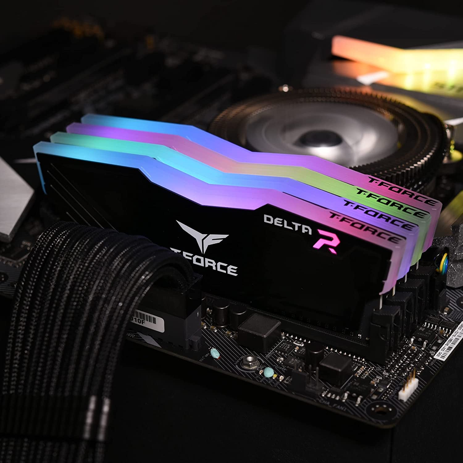 T-Force Delta RGB DDR4 64GB (2X32Gb) 3600Mhz (PC4-28800) CL18 台式机游戏内存模块 Ram 黑色 - TF3D464G3600HC18JDC01