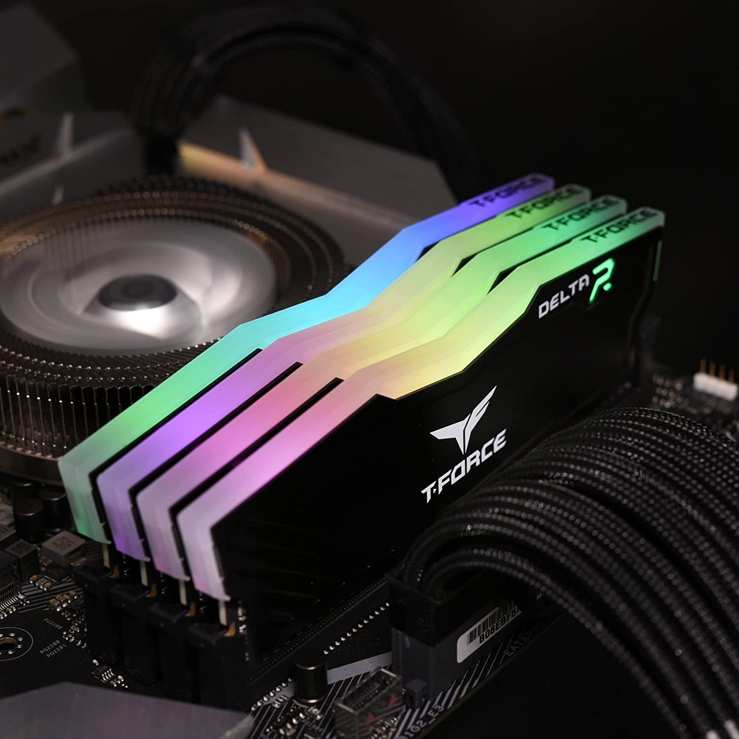 T-Force Delta RGB DDR4 64GB (2X32Gb) 3600Mhz (PC4-28800) CL18 台式机游戏内存模块 Ram 黑色 - TF3D464G3600HC18JDC01